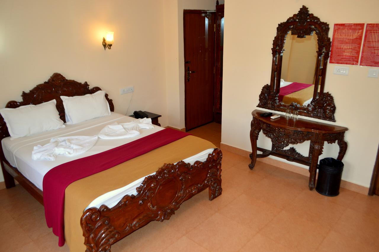 Villa Theresa Beach Resort Калангуте Екстериор снимка